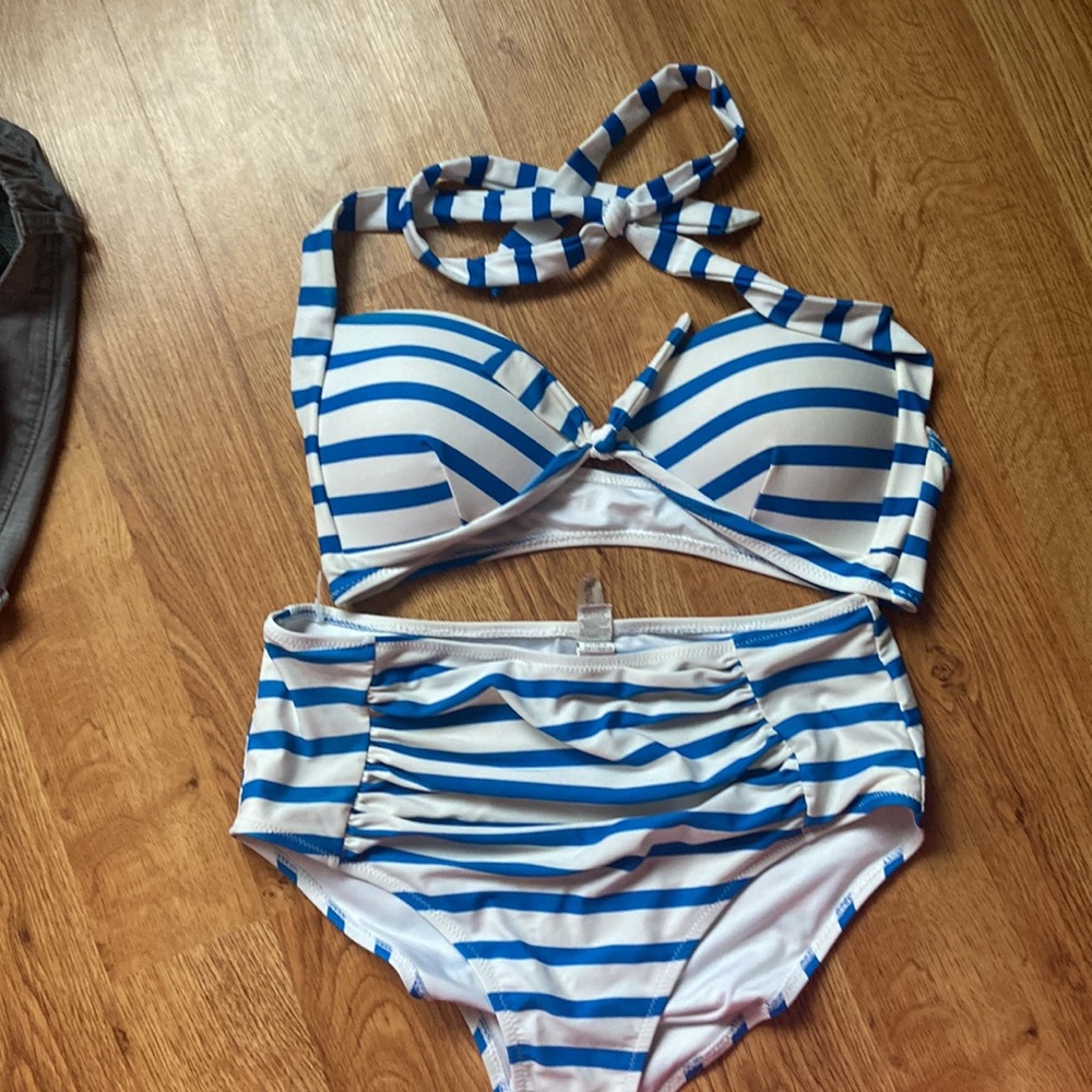 Cupshe bathing suit. High-waisted bikini